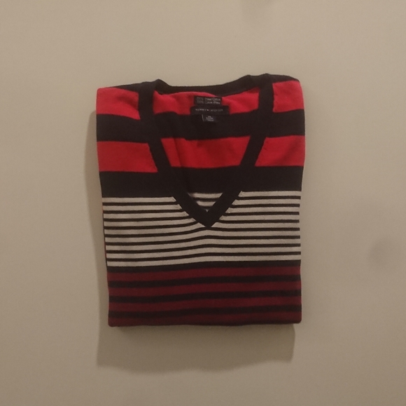 ✨HP✨2/$50 Tommy Hilfiger V-neck sweater - Picture 3 of 6